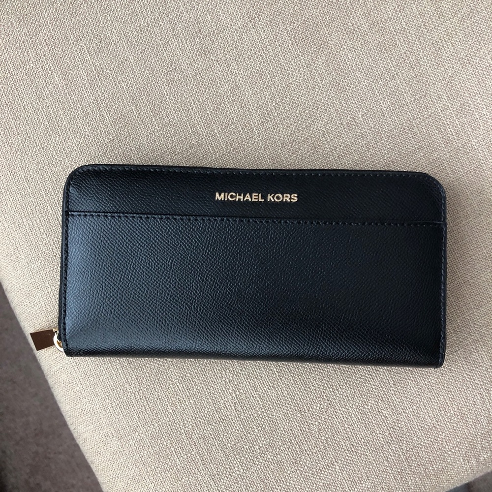 Michael Kors jet set wallet NWT